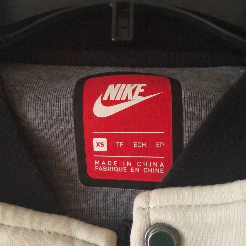 Nike jacket - Picture 2 of 3